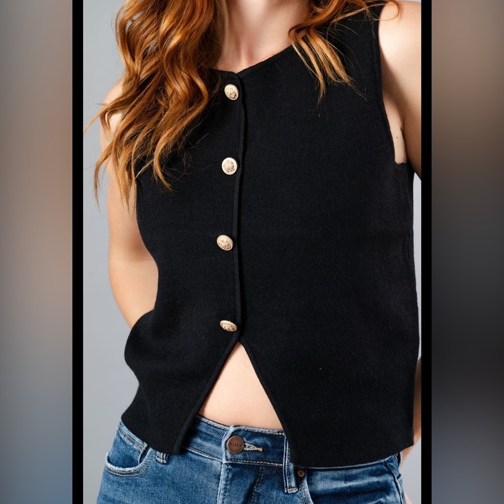 Derek Heart Black Sleeveless Button Top